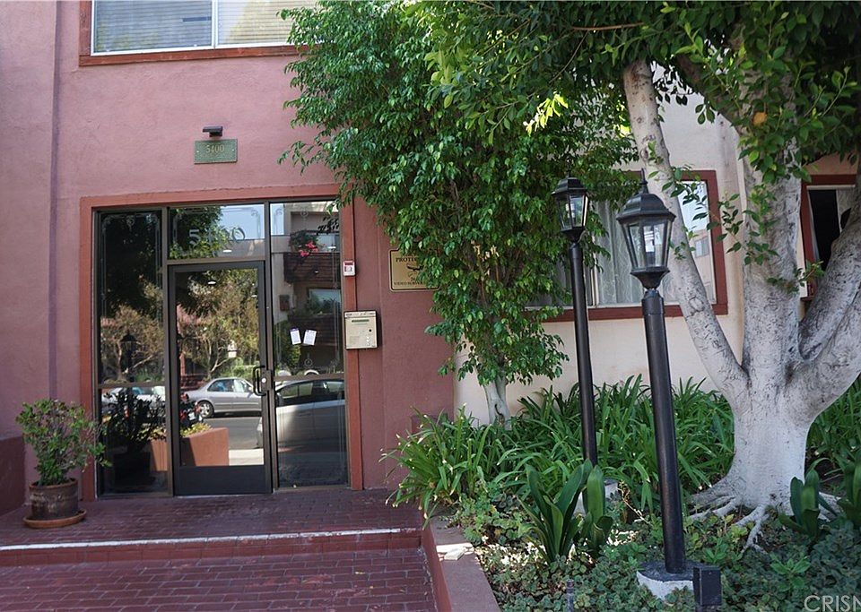 1st image of 5400 Newcastle Ave APT 33