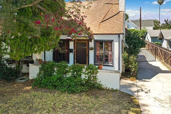 1791 Rose Villa St — Photo 31