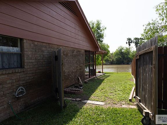 3rd image of 4565 Lakeway Dr