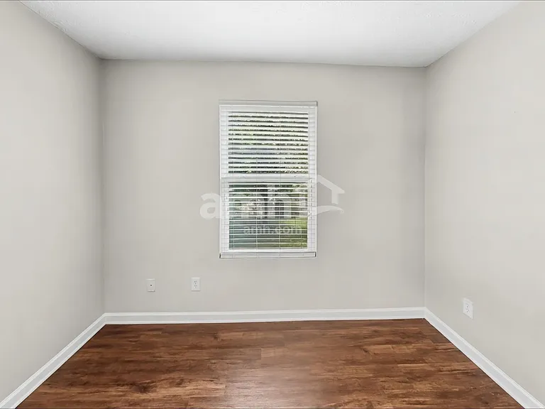 1316 Roxbury Ct — Photo 8