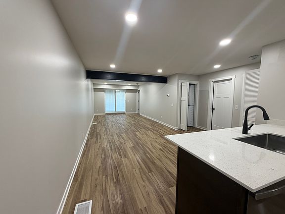 3rd image of 2009 Franklin St #6