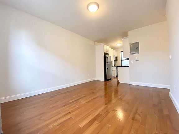 3rd image of 290 Lincoln Pl APT D2