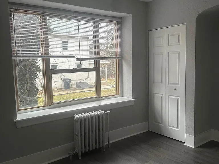 215-18 W Walnut Ln #C406 — Photo 8