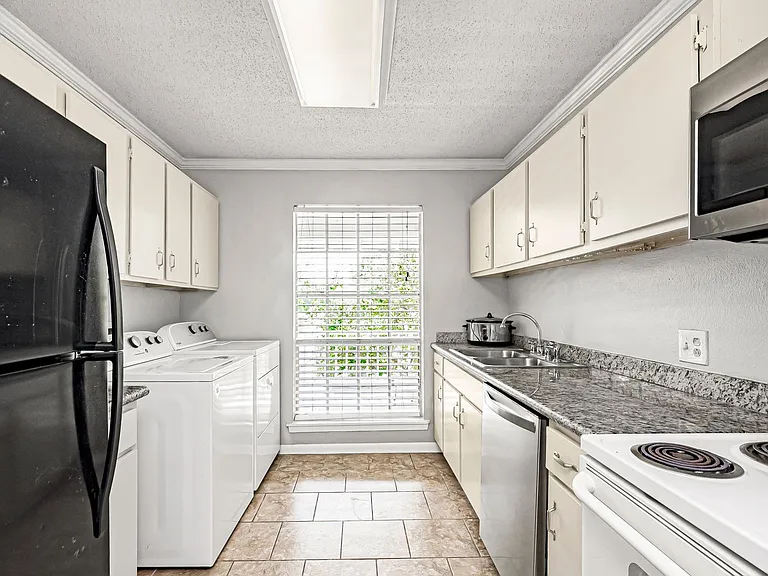 10426 Jefferson Hwy #H — Photo 3