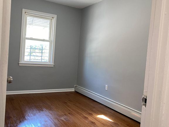 4th image of 2934 Wilson Ave #2