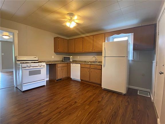 3rd image of 149 French St #151
