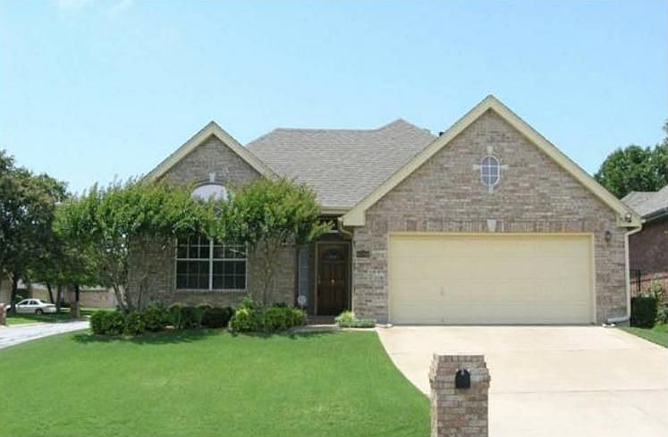 1st image of 4740 Oak Club Dr