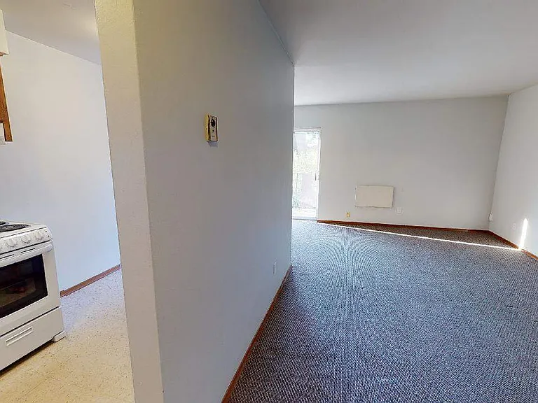 2225 University Ave W — Photo 4