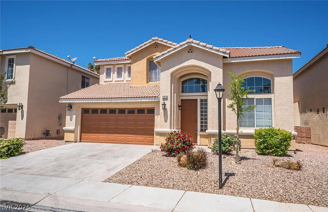 5 bed, 3.0 bath, 2592 sqft, $2,625 — Photo 2