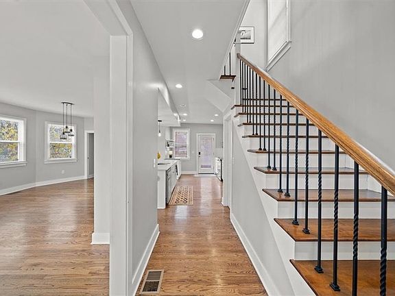 3rd image of 330 Park Ave