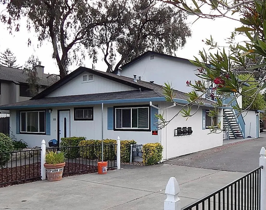2 bed, 1.5 bath, 950 sqft, $2,700 — Photo 1