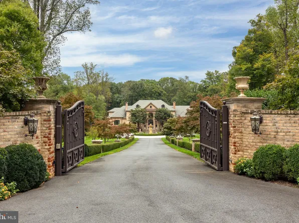 633 River Bend Rd, Great Falls, VA 22066