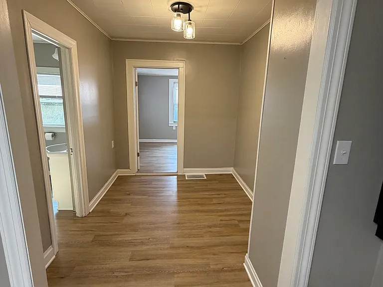 213 Rose Ave — Photo 5