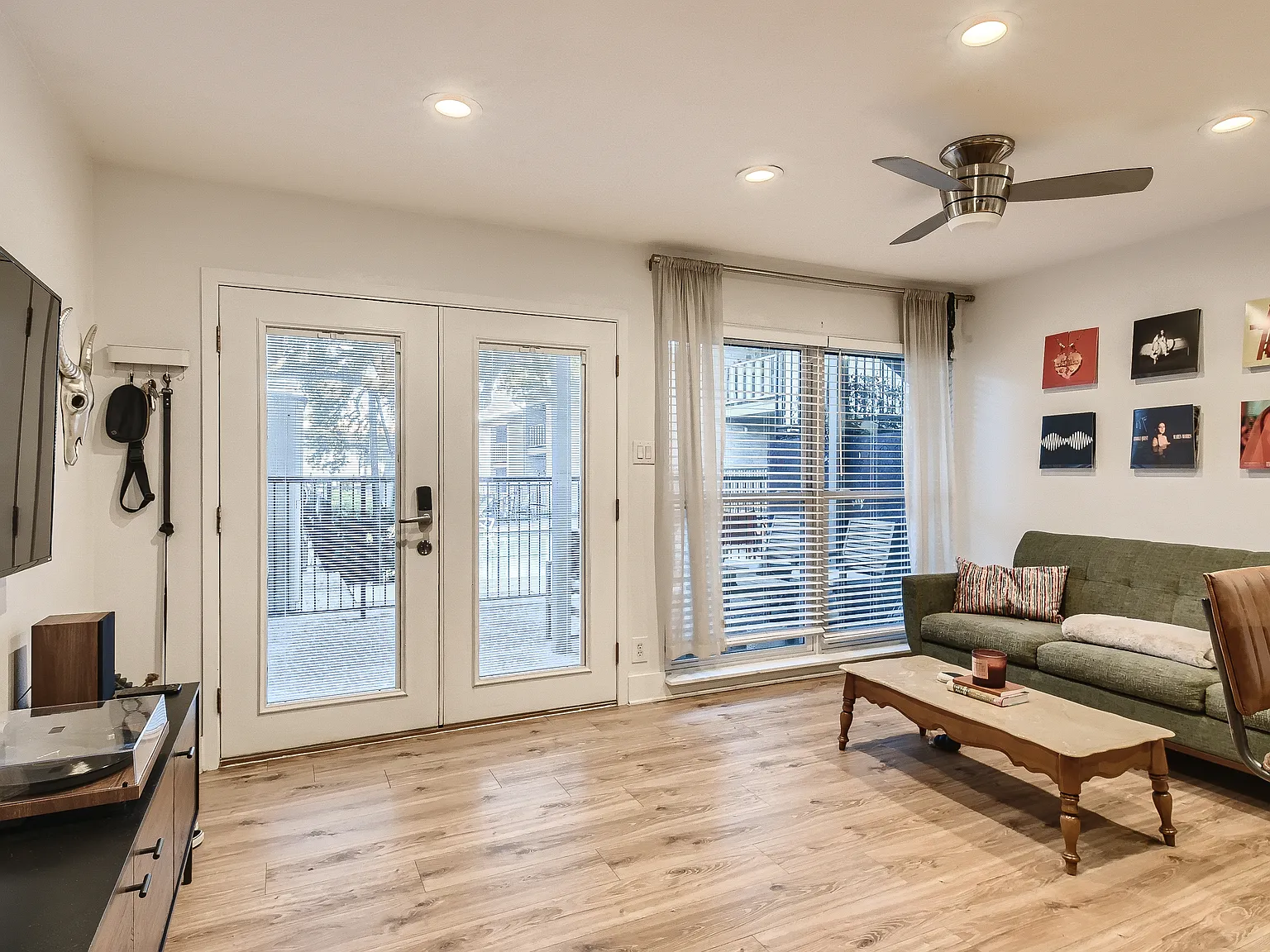 1304 Summit St — Photo 3