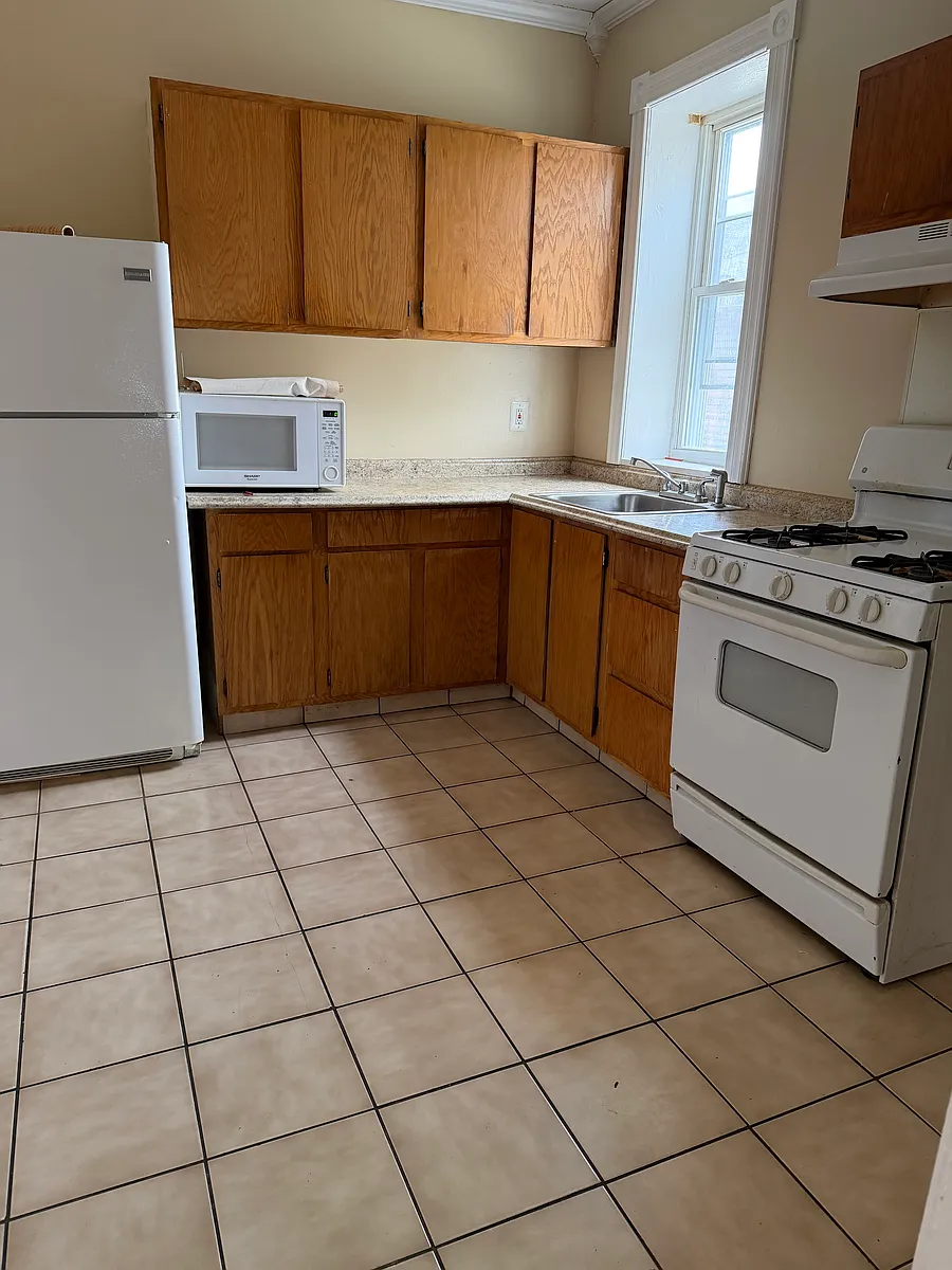 Building Photo - 354 Elk St #2