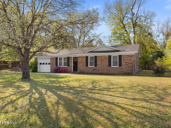 110 Linville Drive, Castle Hayne, NC 28429