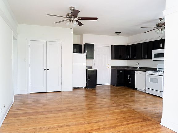 3rd image of 3334 W Ainslie St #D2