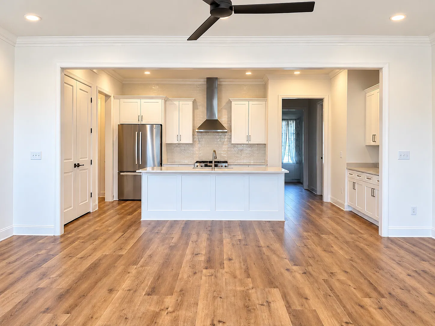 3 bed, 2.5 bath, 1810 sqft, $4,600 — Photo 3
