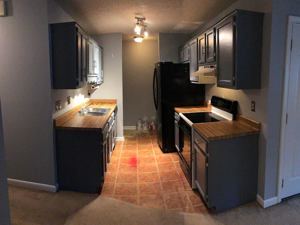 2nd image of 12 Oak Forest Pl