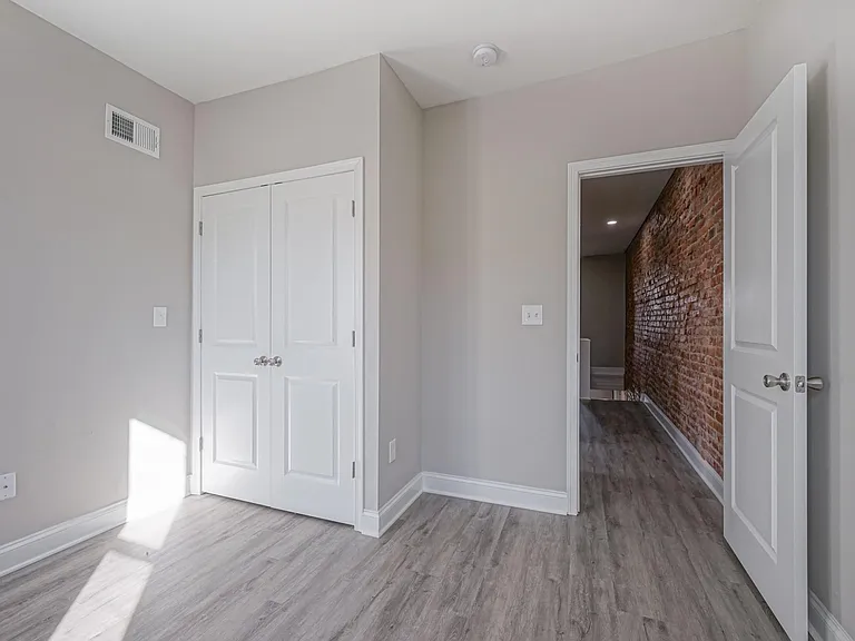 1342 S 52nd St — Photo 17
