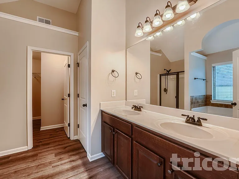 4025 Trimrose Ct — Photo 9