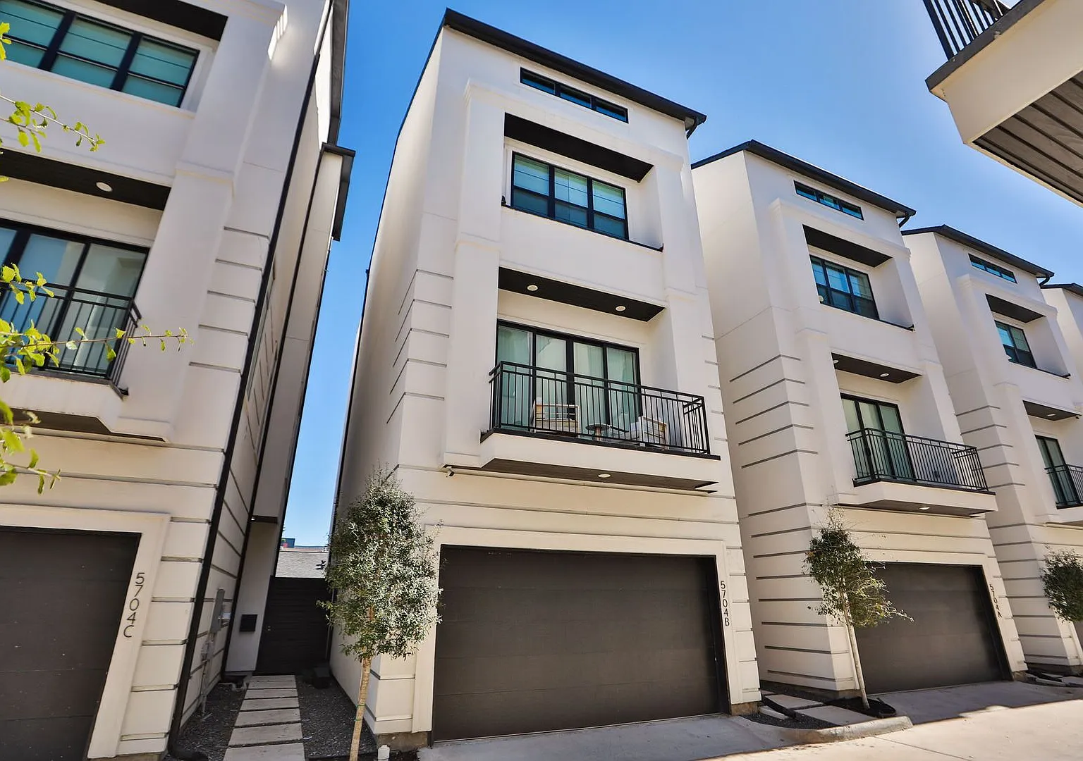 Luxury Lease Offering $500 Off 3rd Months' Rent Apply By 09/15 Gated 4-Story Home | 3 Bed, 3.5 Ba... — Photo 1