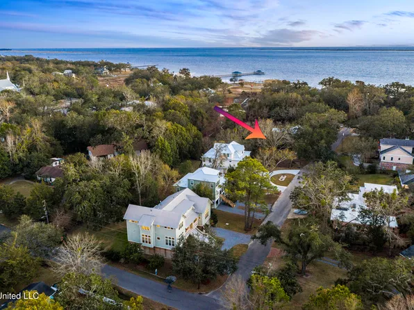 408 Ruskin Ave, Ocean Springs, MS 39564