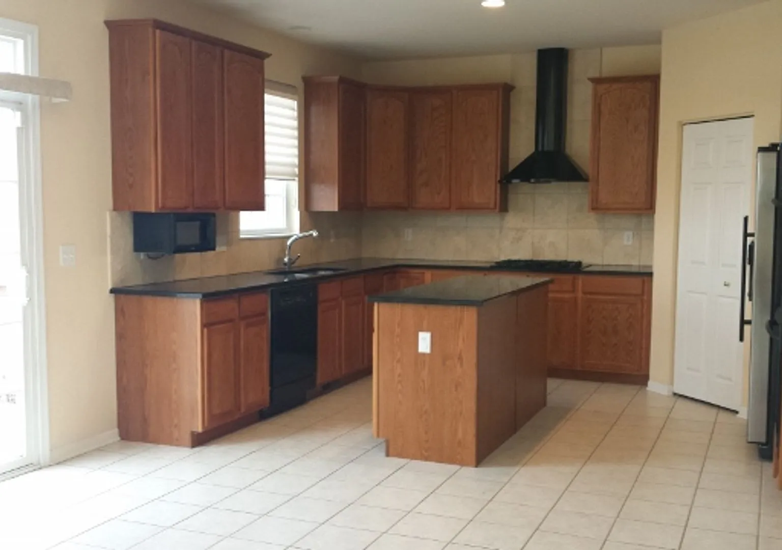 Four Bedroom Home in Walnut Trails — Photo 3