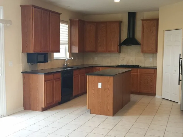 920 McDole Dr — Photo 3