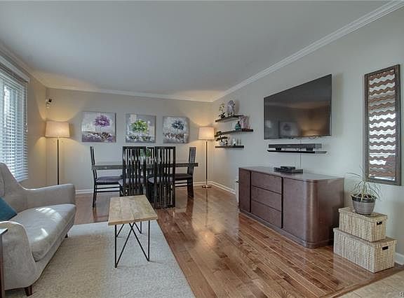 4th image of 43225 Hartwick Dr