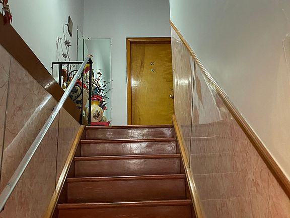 2nd image of 708 12th St APT 2B