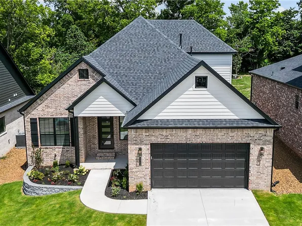 2524 N Crossover Rd, Fayetteville, AR 72703