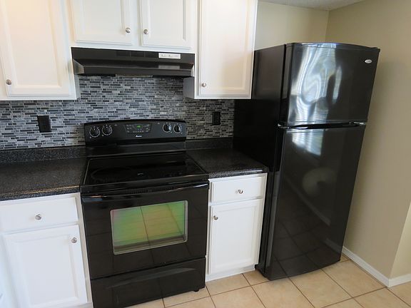 3rd image of 1712 Greencastle Dr