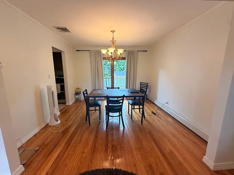 748 Leslie Ln — Photo 4