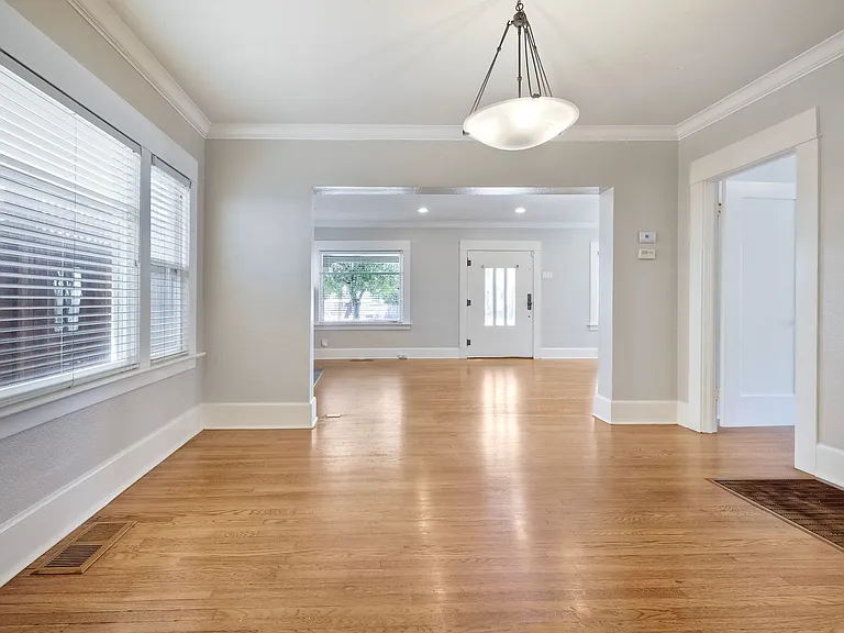 4052 Albatross St — Photo 8