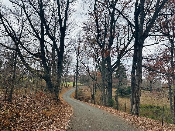 4th image of 481 Hitchcock Rd