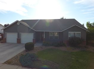 202 Sunset Ln, Grandview, WA 98930