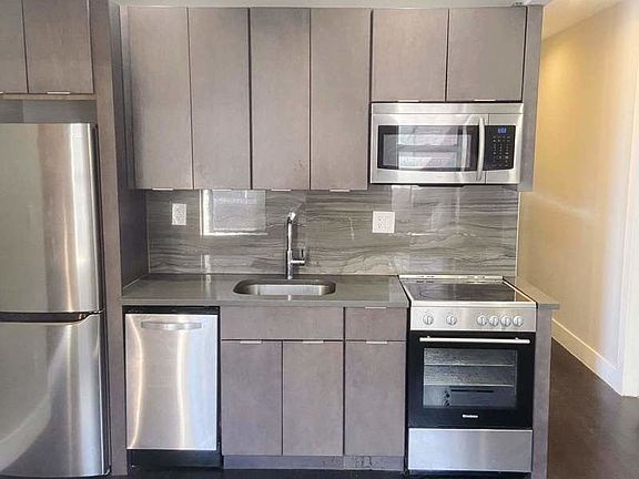 3rd image of 312 E 106th St APT 19