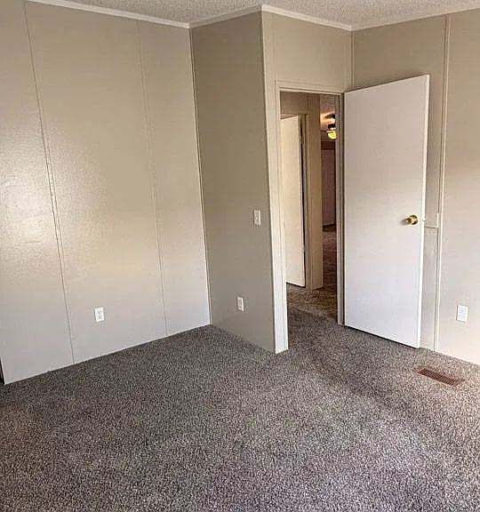 2112 Colonial Dr — Photo 12