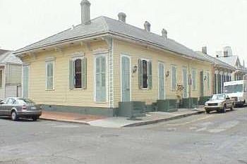 1st image of 942 Burgundy St