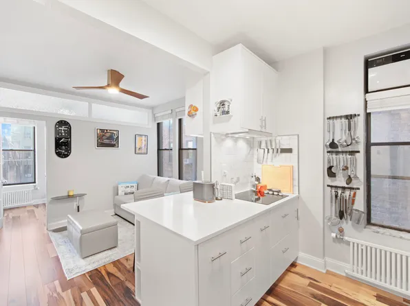 64 Macdougal Street image 1 of 8