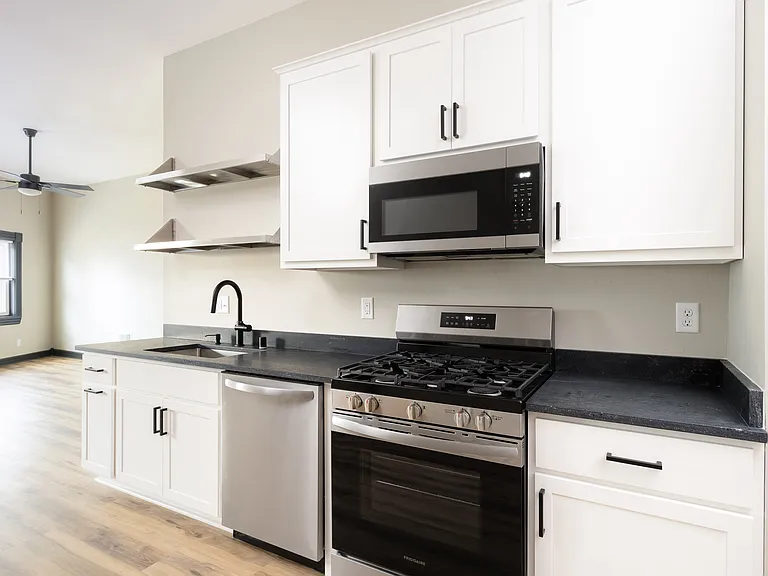 2226 S Kinnickinnic Ave #1 — Photo 1