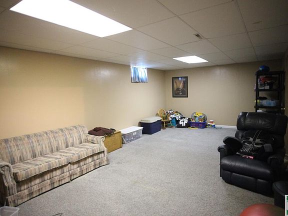 4th image of 101 32nd St