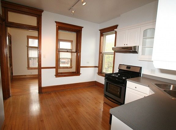 3rd image of 1851 W Cuyler Ave #3