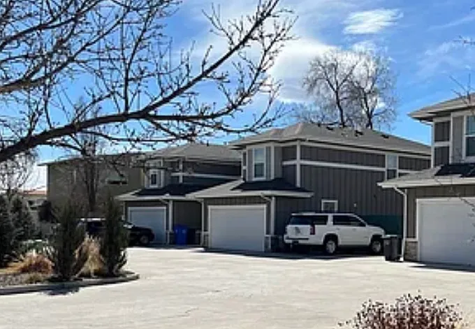 3 bed, 2.5 bath, 1487 sqft, $2,175 — Photo 1