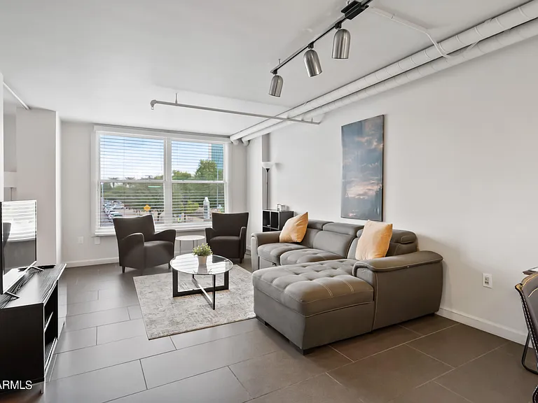 535 W Thomas Rd #212 — Photo 11