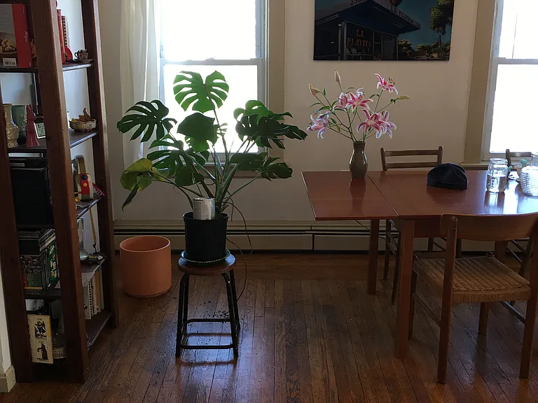 122 E Manning St — Photo 2