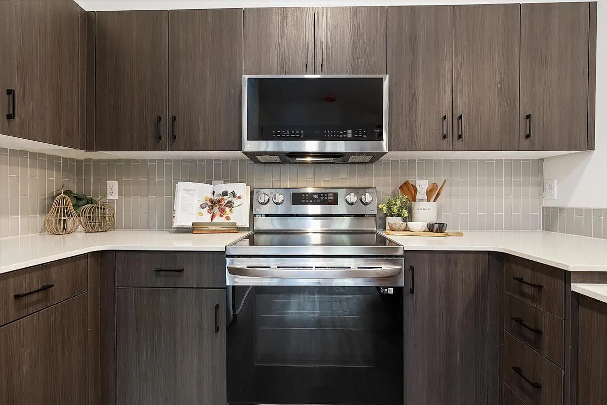 Hawk's Landing Apartments — Photo 4
