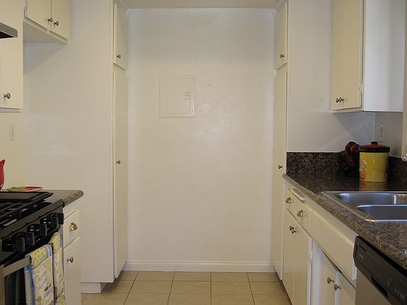 3rd image of 350 S Oakland Ave Unit 307