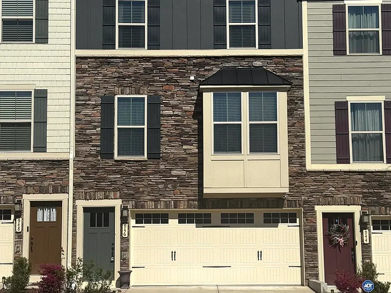 946 Channing Park Cir — Photo 3